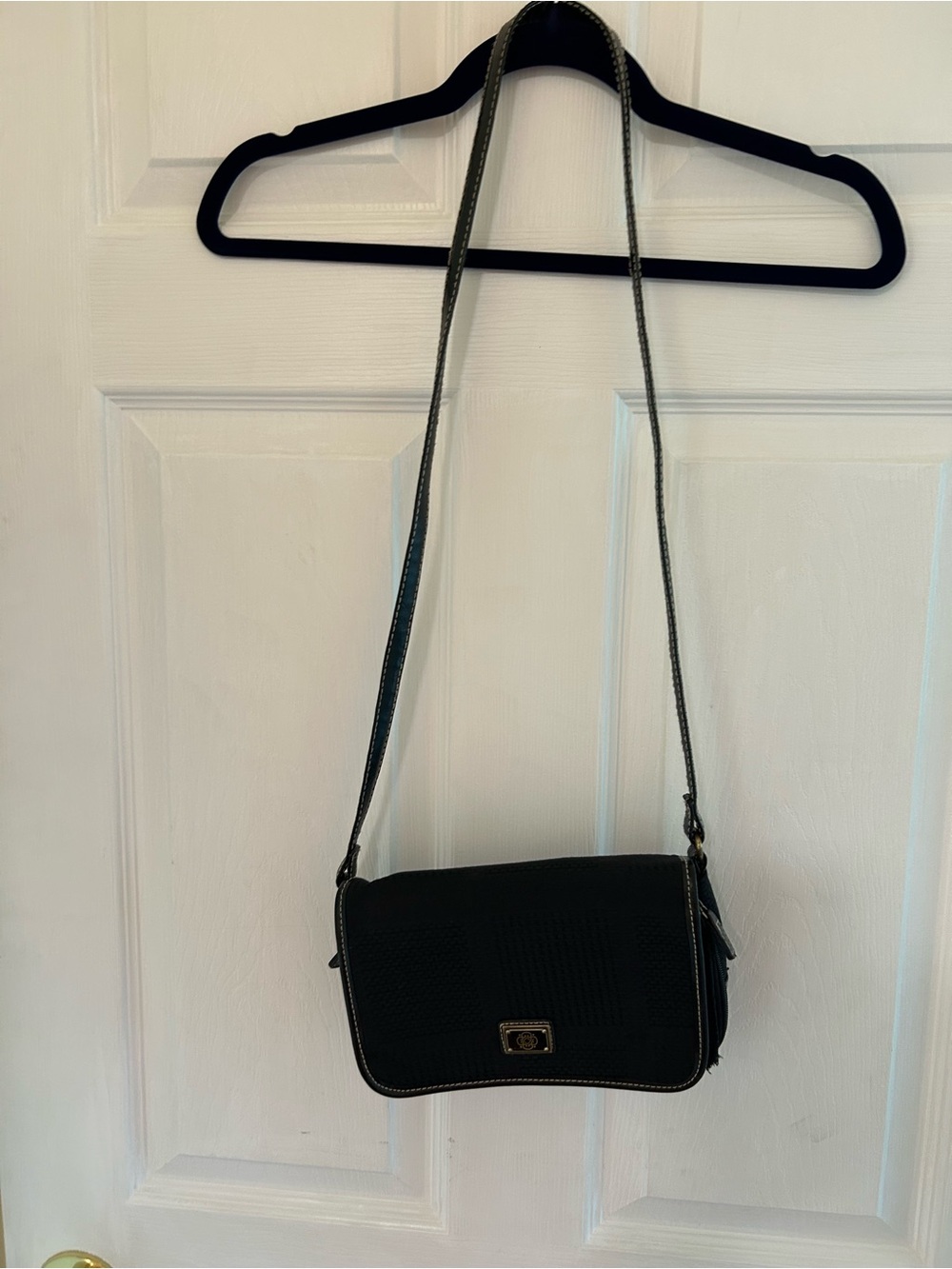 Elegant Black Woven Crossbody Bag with Adjustable Strap